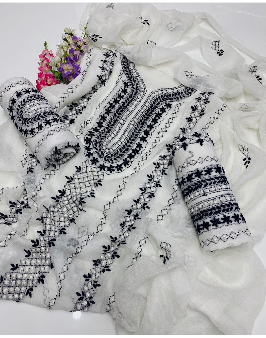 Handmade pakka makri tanka on soft shifoon 2pc suit full shirt jall with booti work dupatta...