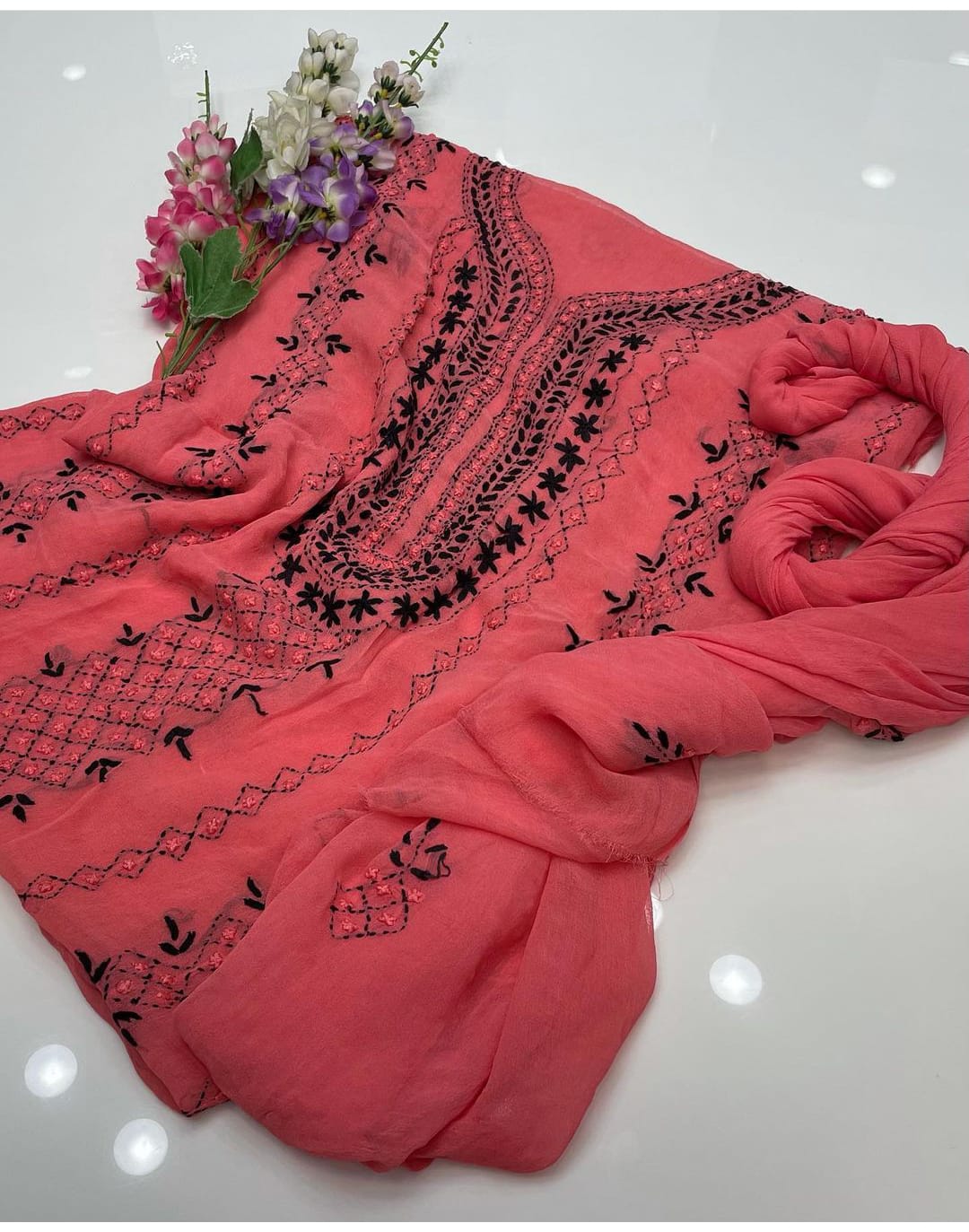 Handmade pakka makri tanka on soft shifoon 2pc suit full shirt jall with booti work dupatta...