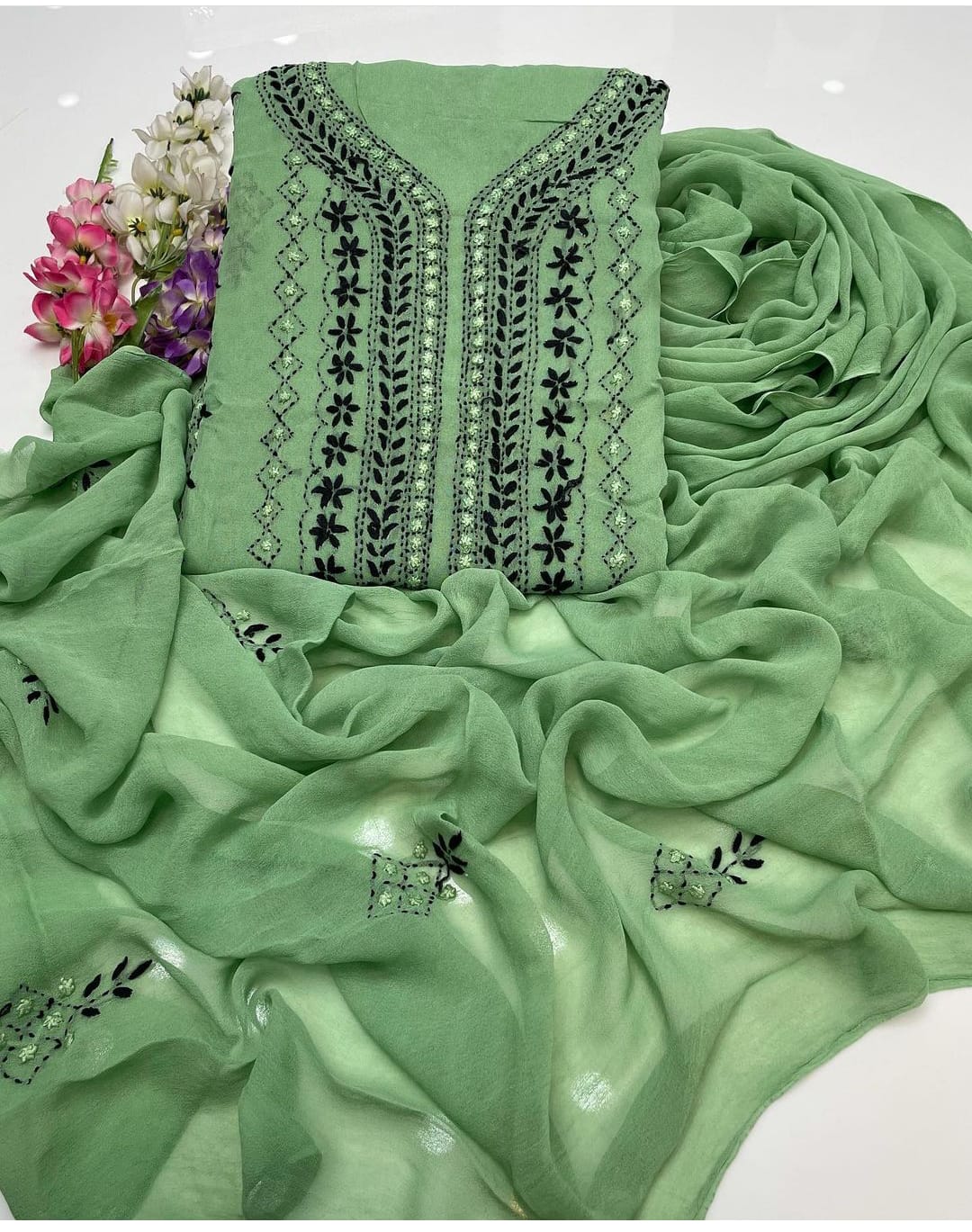 Handmade pakka makri tanka on soft shifoon 2pc suit full shirt jall with booti work dupatta...