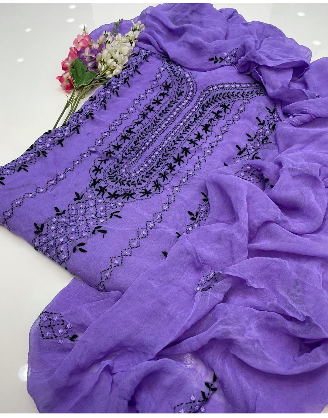 Handmade pakka makri tanka on soft shifoon 2pc suit full shirt jall with booti work dupatta...