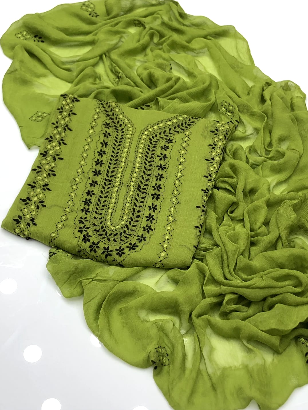 Handmade pakka makri tanka on soft shifoon 2pc suit full shirt jall with booti work dupatta...